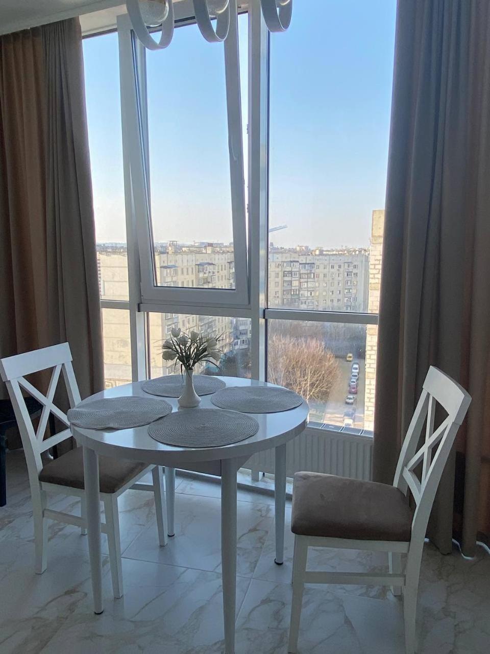 Atlant Luxury Big Family Five Apart On Golovna Поряд З Тц Депот Wi Fi 24 На 7 Černivci Esterno foto