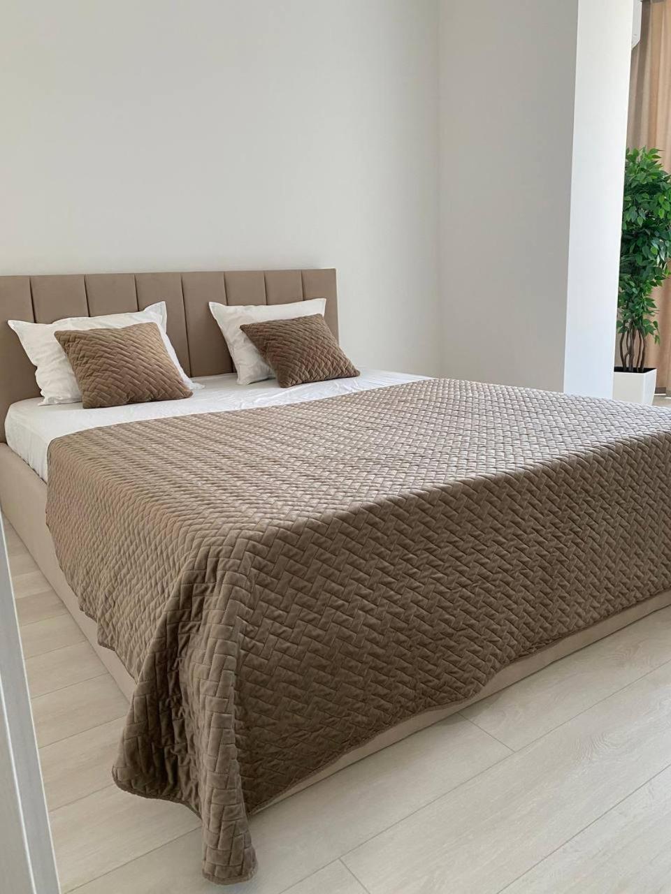 Atlant Luxury Big Family Five Apart On Golovna Поряд З Тц Депот Wi Fi 24 На 7 Černivci Esterno foto