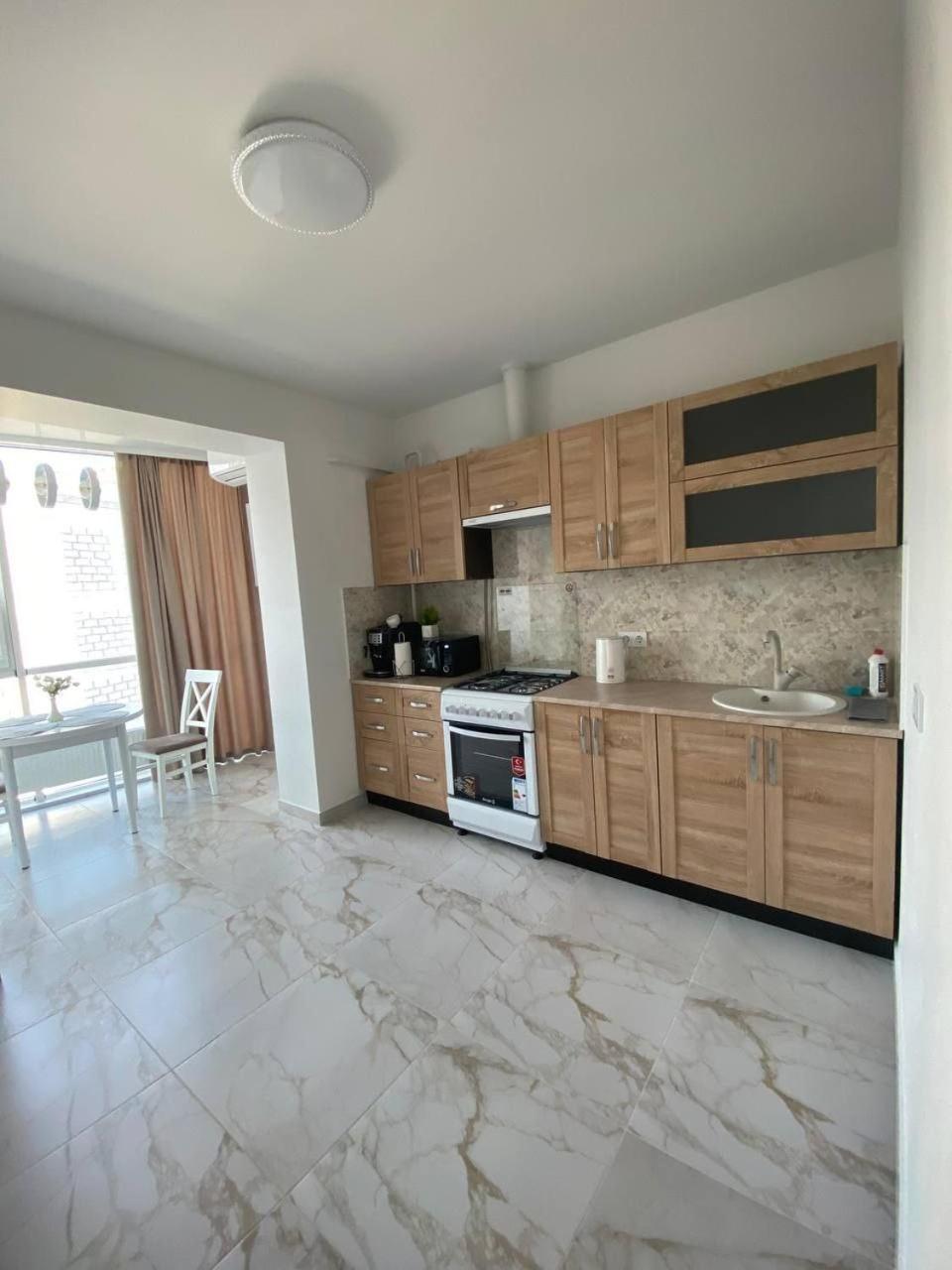 Atlant Luxury Big Family Five Apart On Golovna Поряд З Тц Депот Wi Fi 24 На 7 Černivci Esterno foto