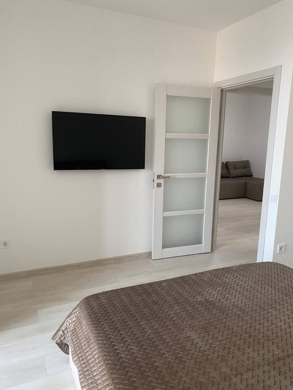 Atlant Luxury Big Family Five Apart On Golovna Поряд З Тц Депот Wi Fi 24 На 7 Černivci Esterno foto