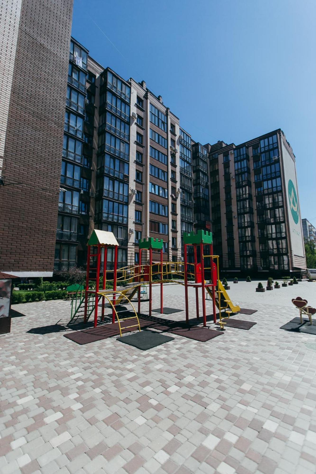 Atlant Luxury Big Family Five Apart On Golovna Поряд З Тц Депот Wi Fi 24 На 7 Černivci Esterno foto